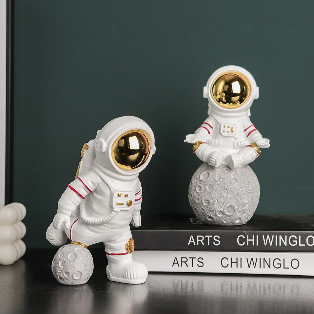 Goldene Astronautenfigur Dekoration